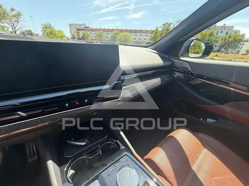 2023 BMW 523