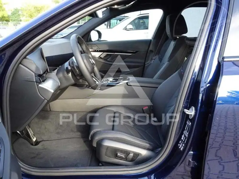 2023 BMW 523
