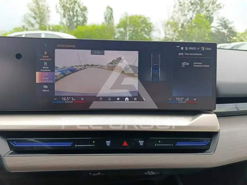 2023 BMW 523