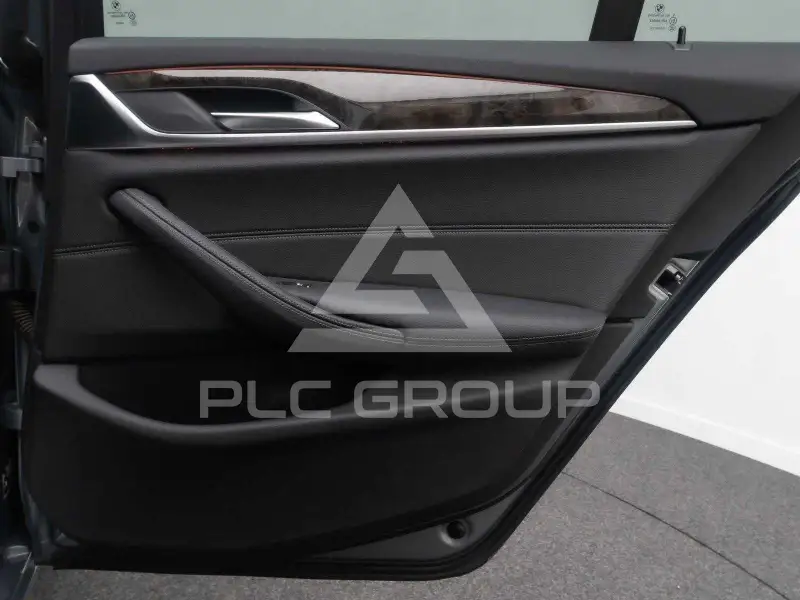 2023 BMW 523