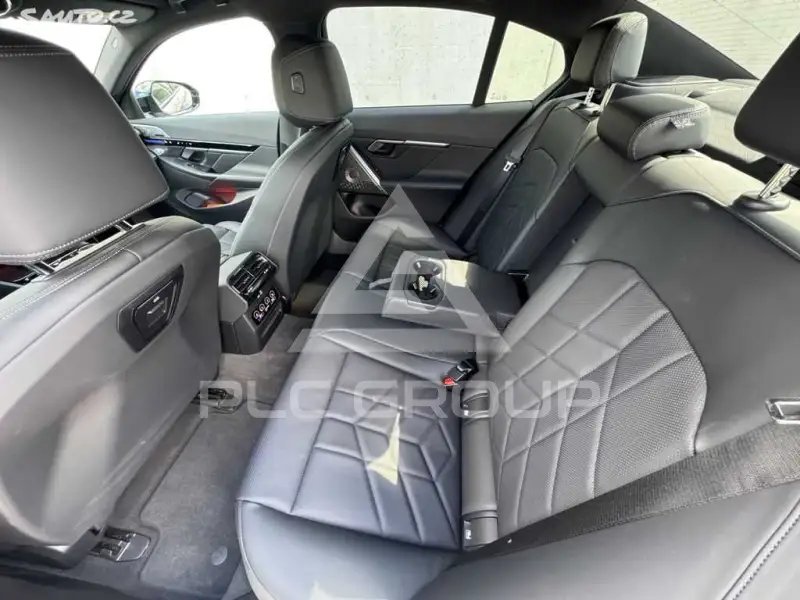 2023 BMW 523