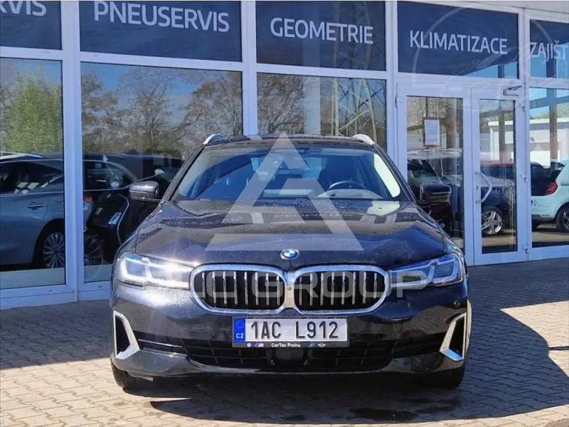 2023 BMW 523