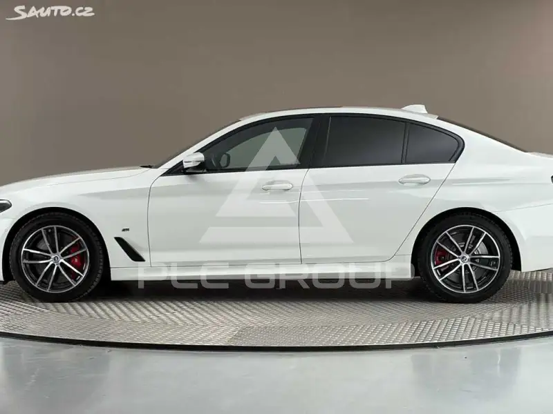 2023 BMW 523