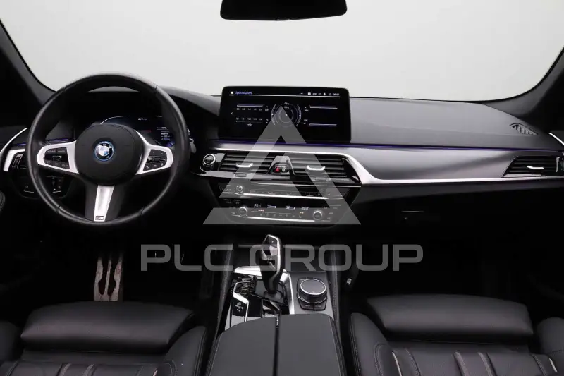 2023 BMW 523