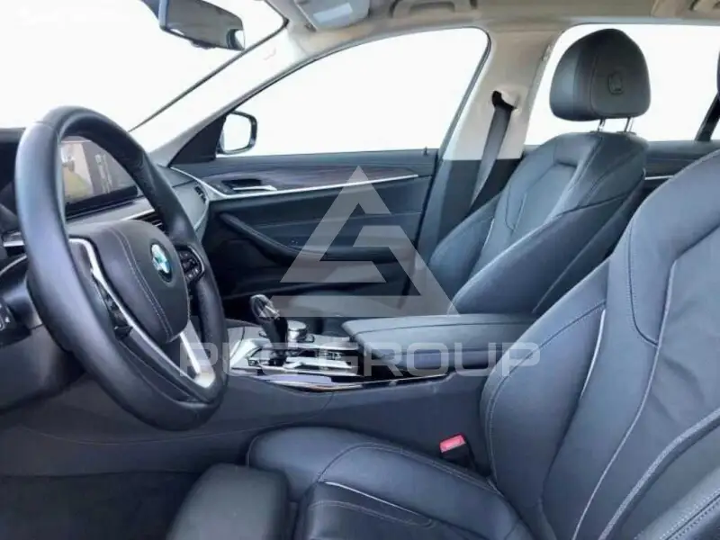 2023 BMW 523