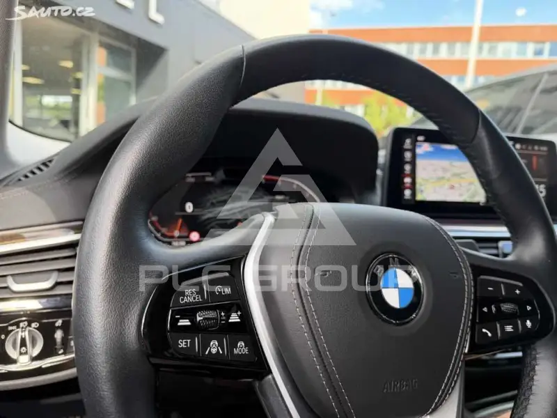 2023 BMW 523