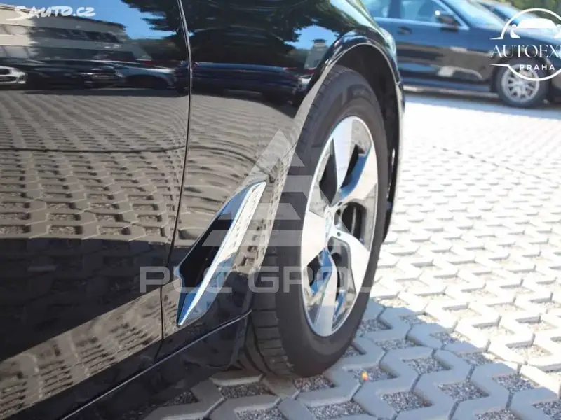 2023 BMW 523