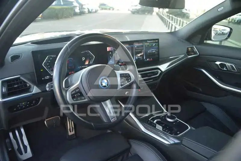 2023 BMW 330