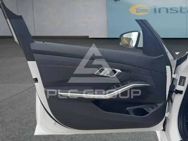 2023 BMW 330