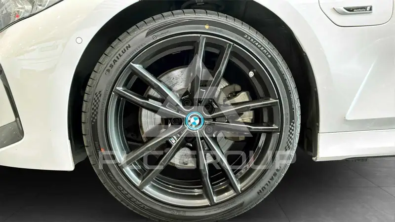 2023 BMW 330
