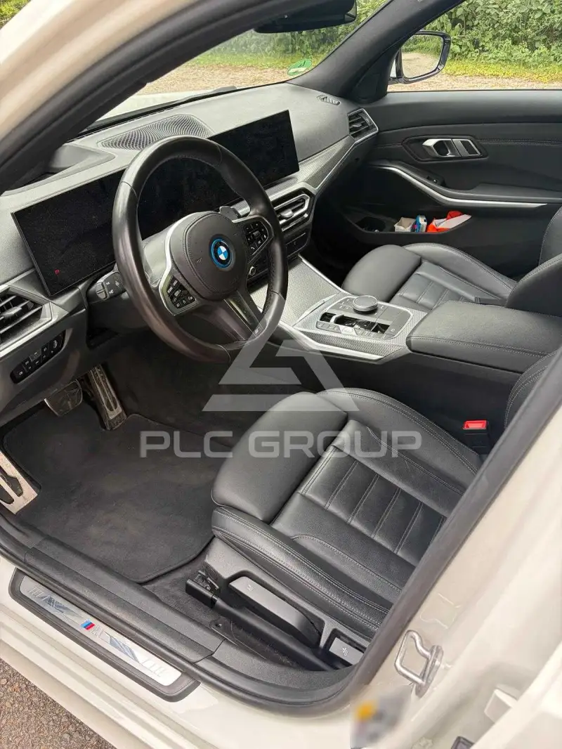 2023 BMW 330