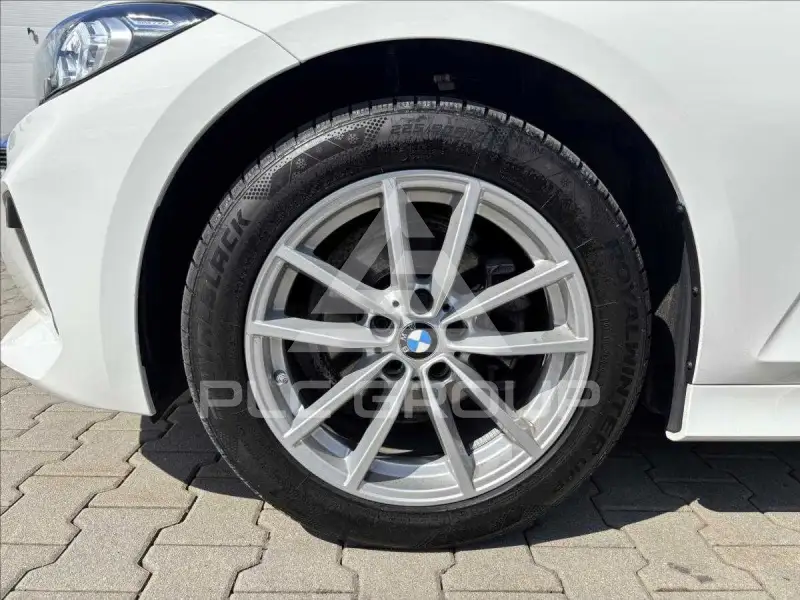 2023 BMW 330