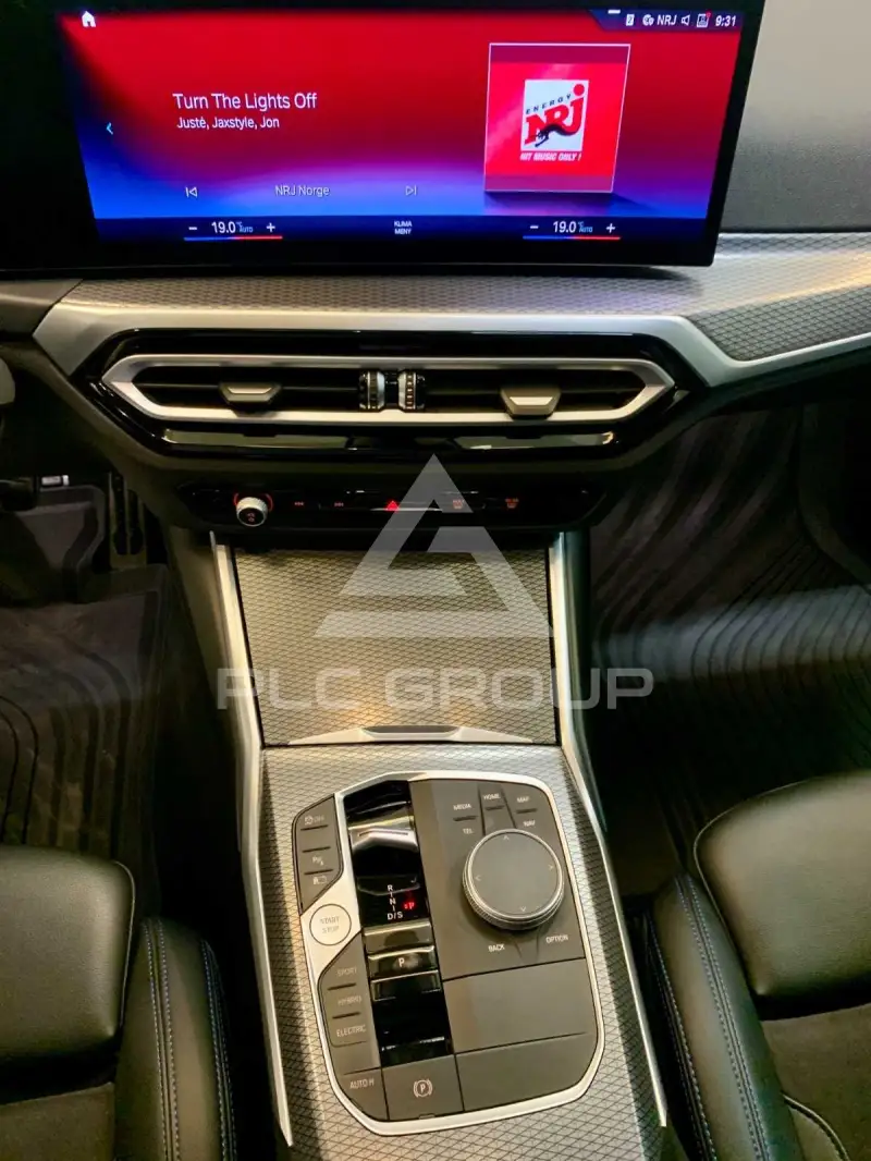 2023 BMW 330