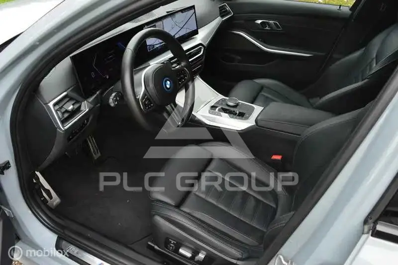2023 BMW 330