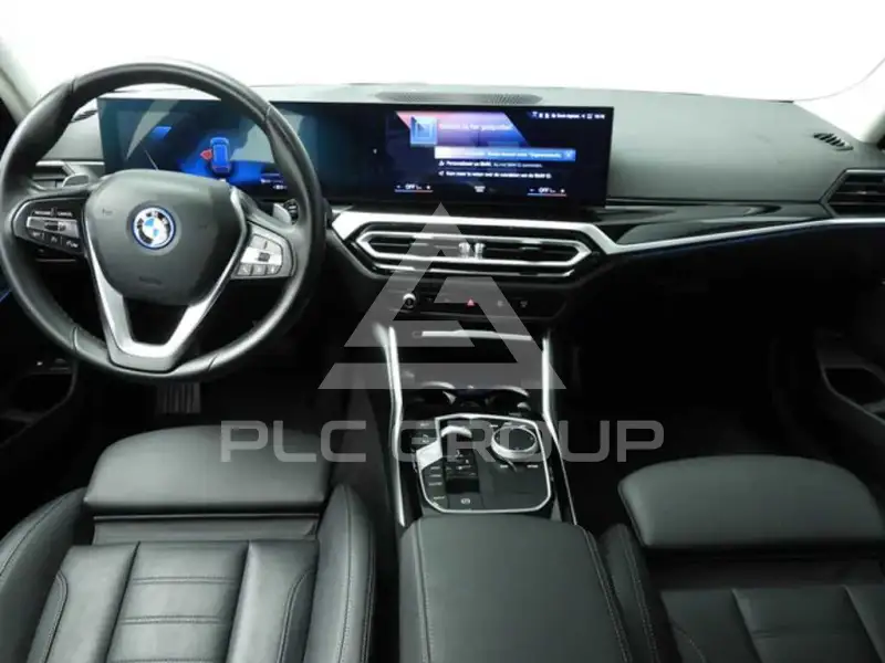 2023 BMW 330