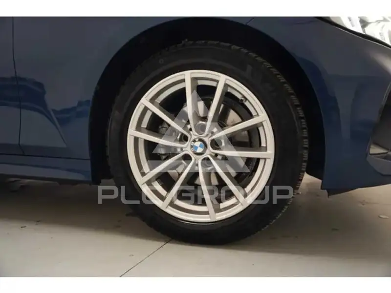 2023 BMW 330