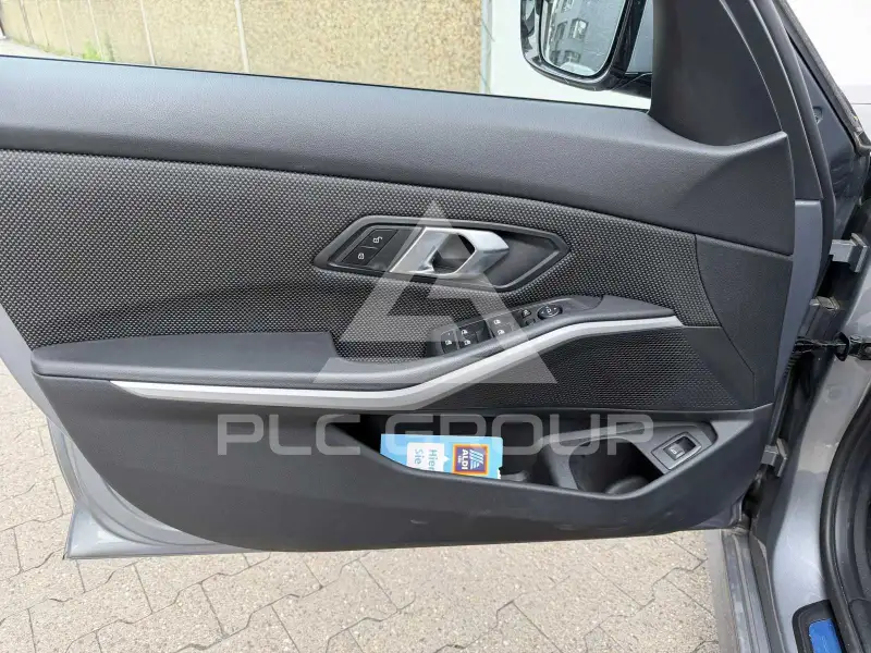 2023 BMW 330