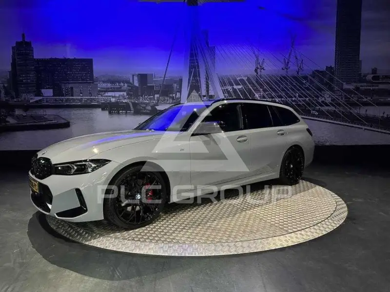 2023 BMW 330
