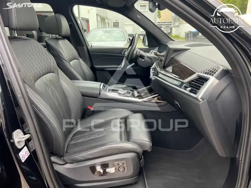 2023 BMW X7