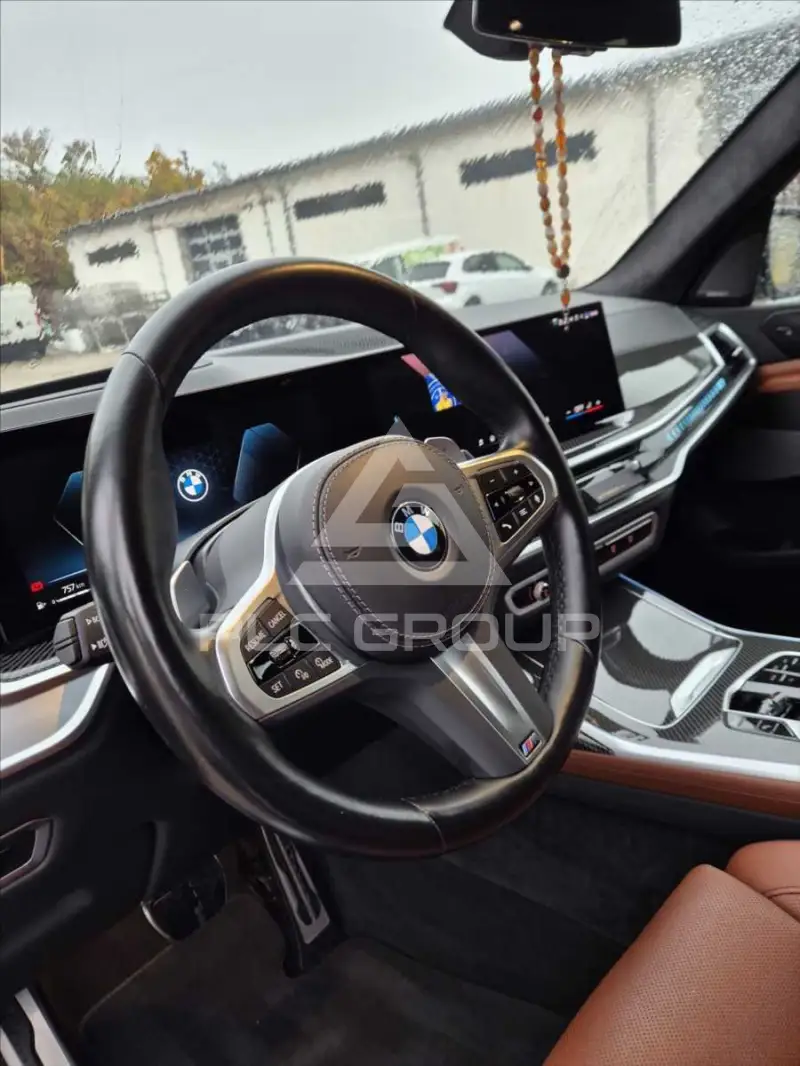 2023 BMW X7