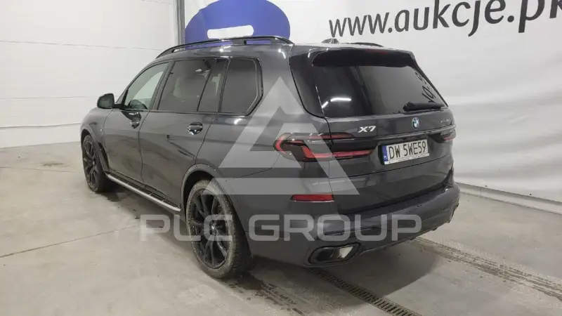 2023 BMW X7