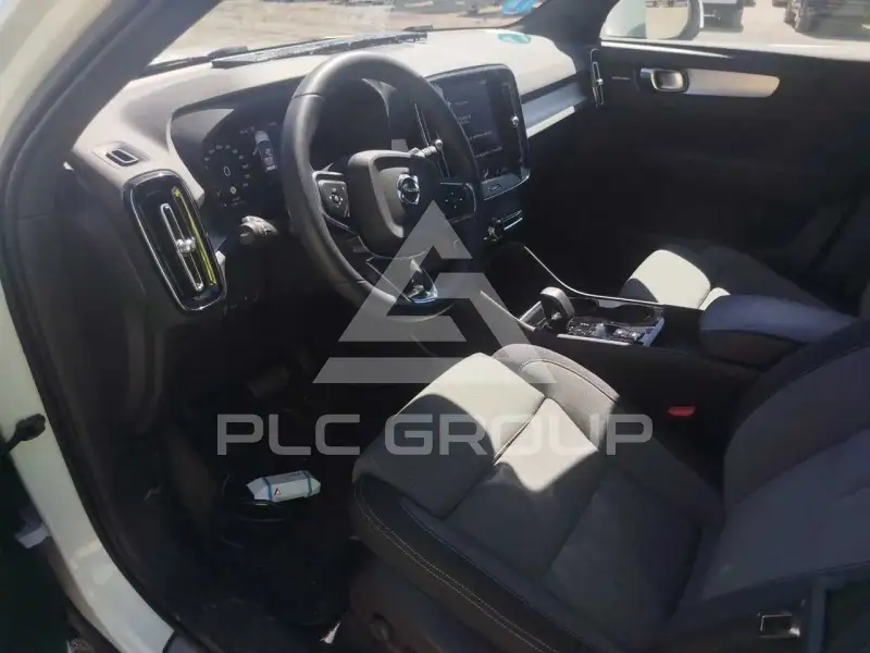 2023 Volvo XC40
