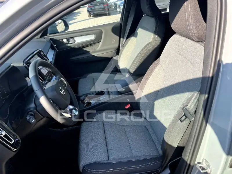 2023 Volvo XC40