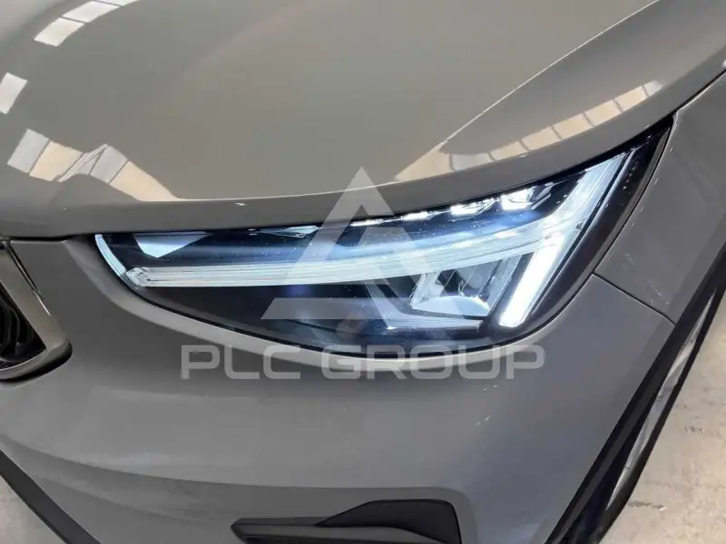 2023 Volvo XC40