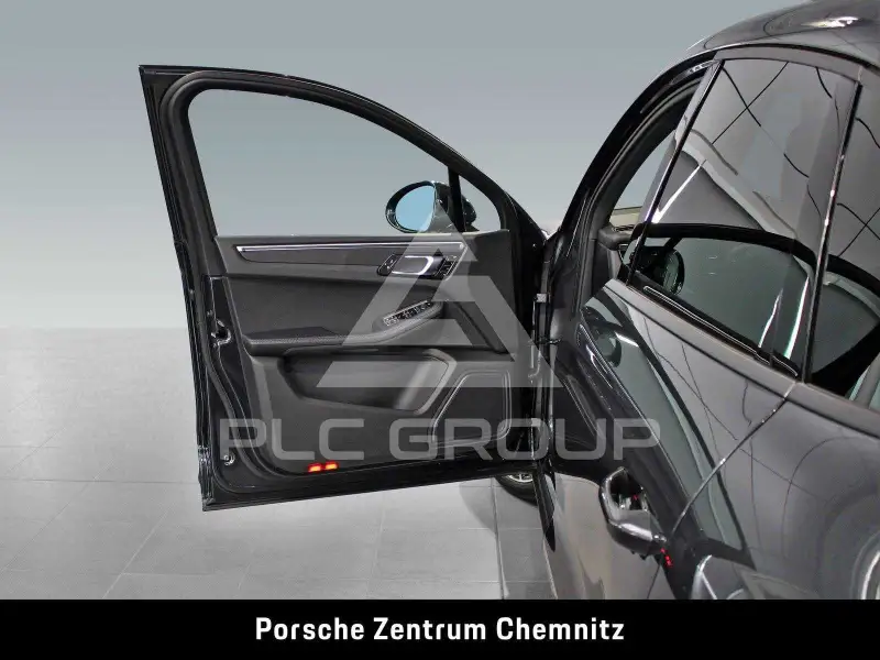 2023 Porsche MACAN