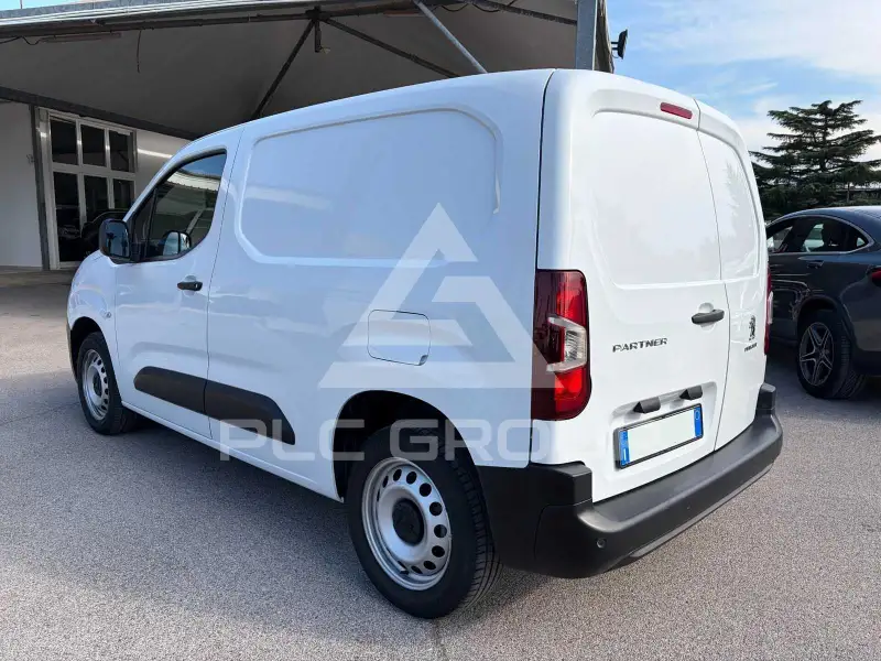 2023 Peugeot Partner