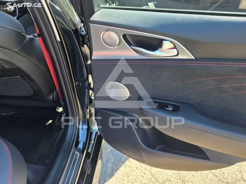 2023 KIA Stinger