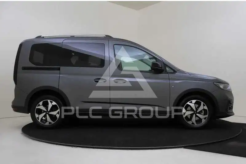 2023 Ford Tourneo