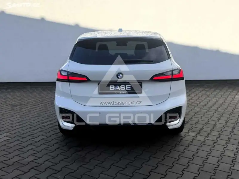 2024 BMW 218