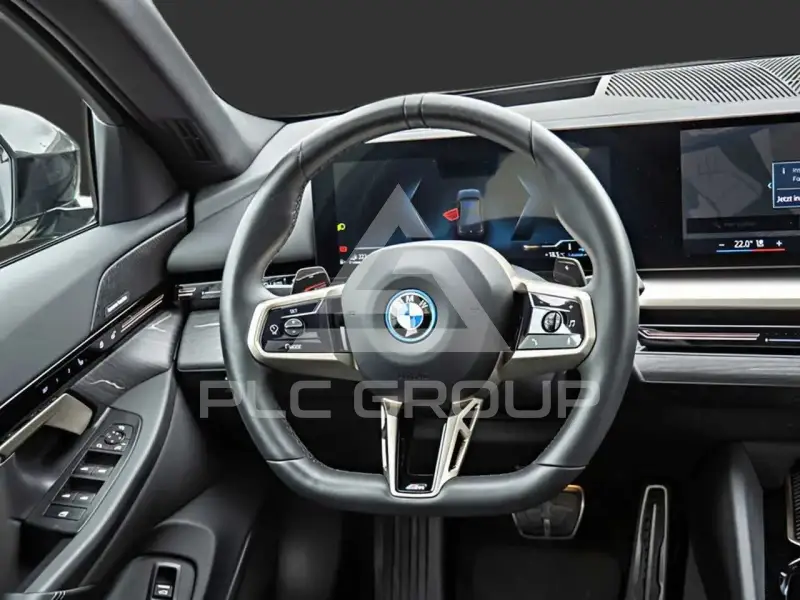 2024 BMW 523