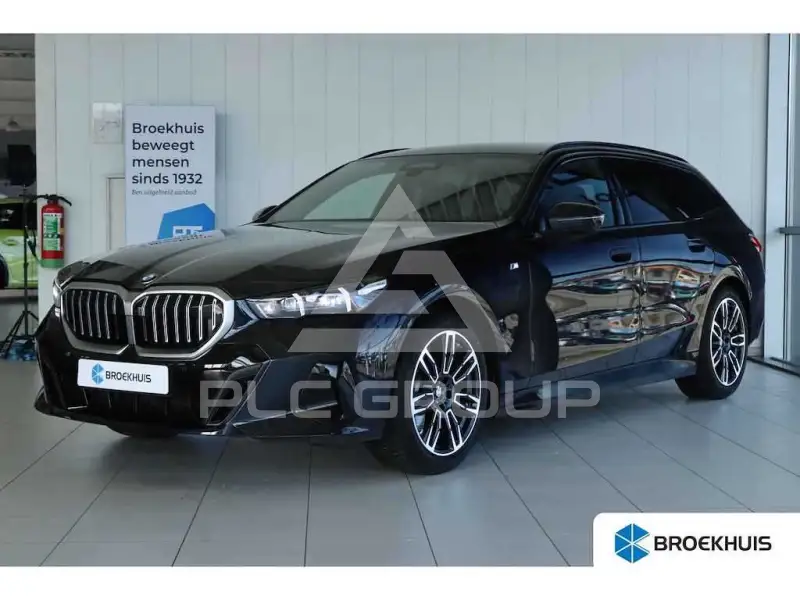 2024 BMW 523