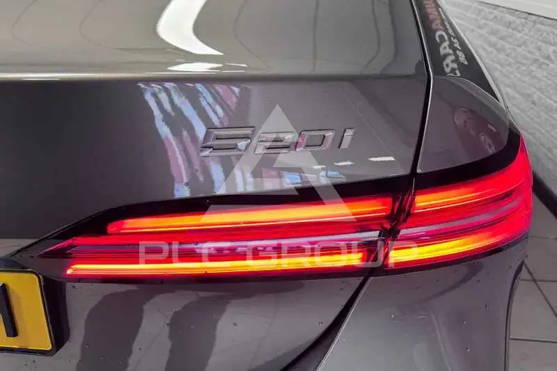 2024 BMW 523