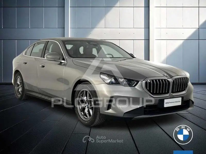 2024 BMW 523