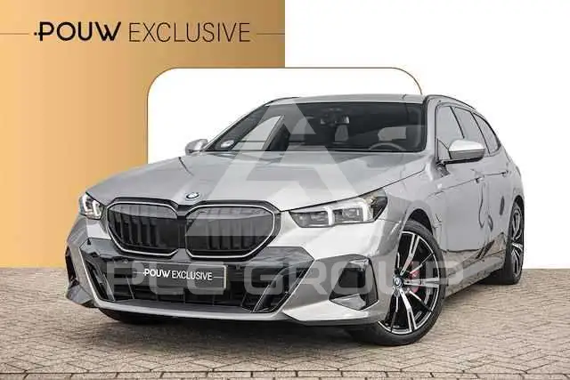 2024 BMW 523