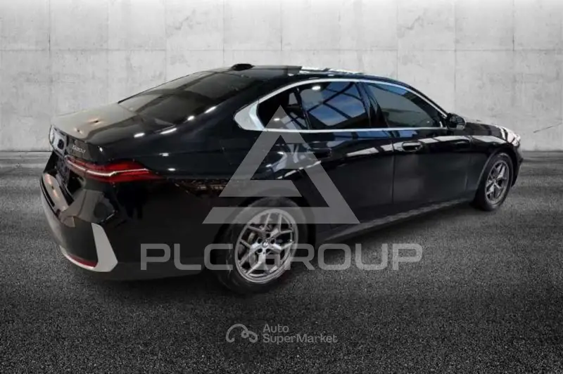 2024 BMW 523