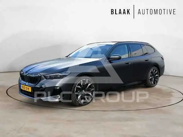 2024 BMW 523