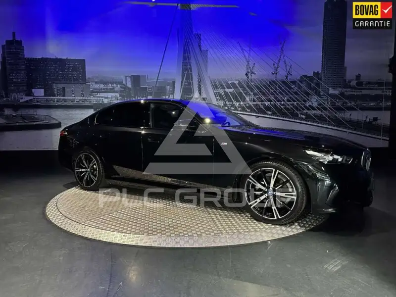 2024 BMW 523
