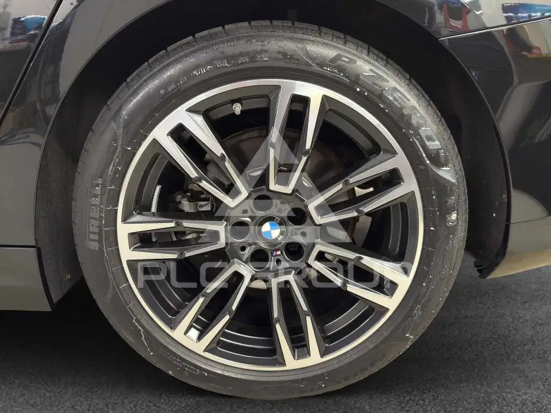 2024 BMW 523