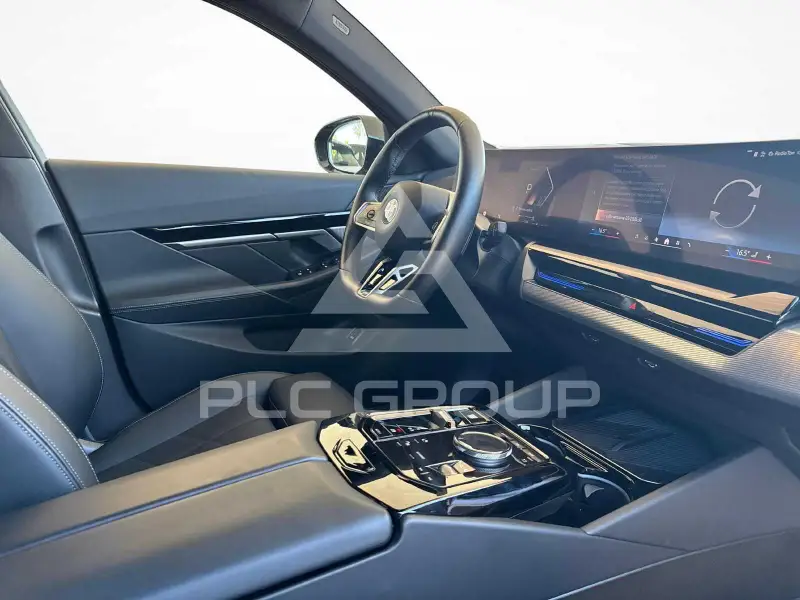 2024 BMW 523