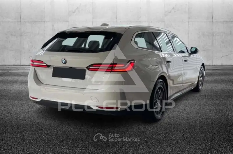 2024 BMW 523