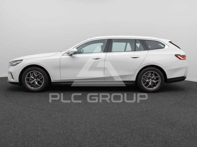 2024 BMW 523