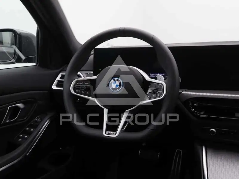 2024 BMW 330