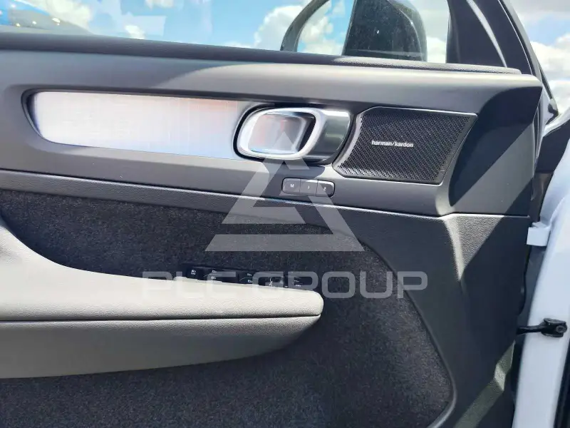 2024 Volvo XC40