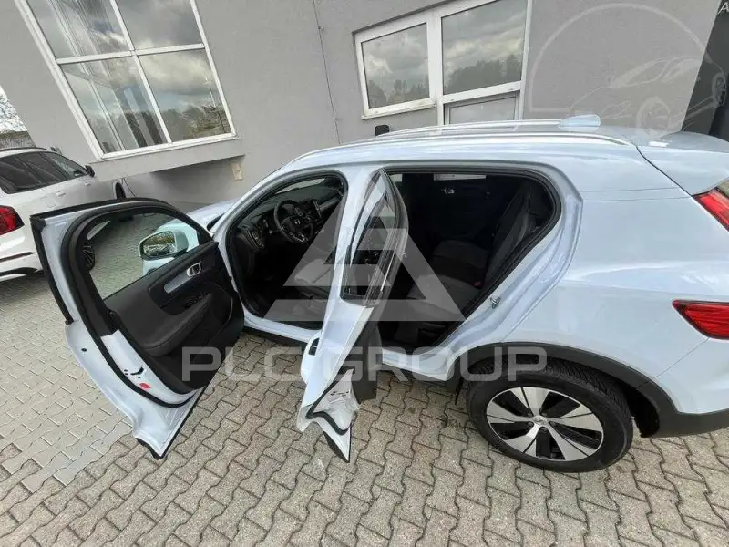 2024 Volvo XC40