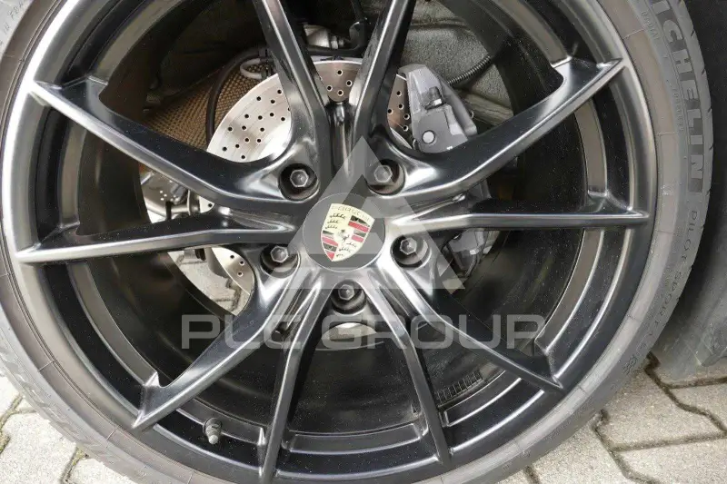 2024 Porsche Cayman