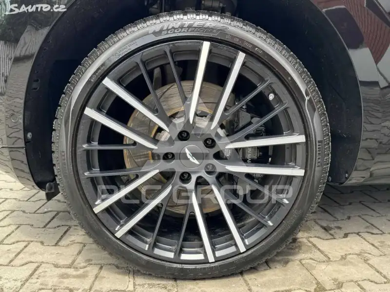 2024 Aston Martin DBX